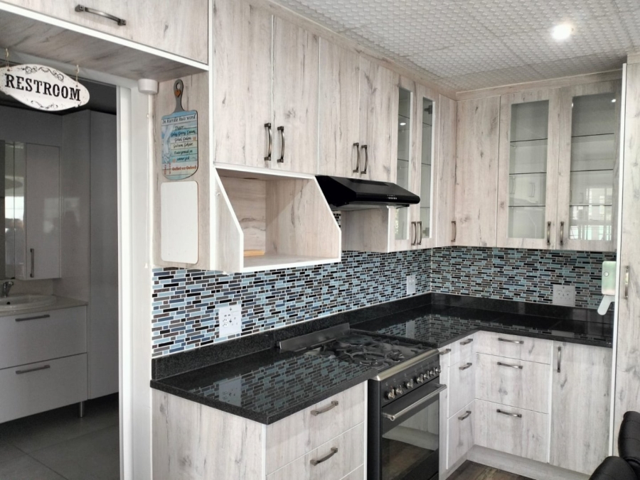 2 Bedroom Property for Sale in Stasieweg Western Cape